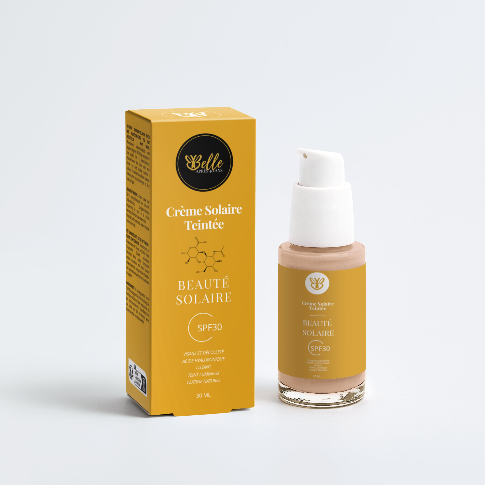 Femme à la peau lumineuse portant la Beauté Solaire Teintée SPF 30 Belle après 40 ans